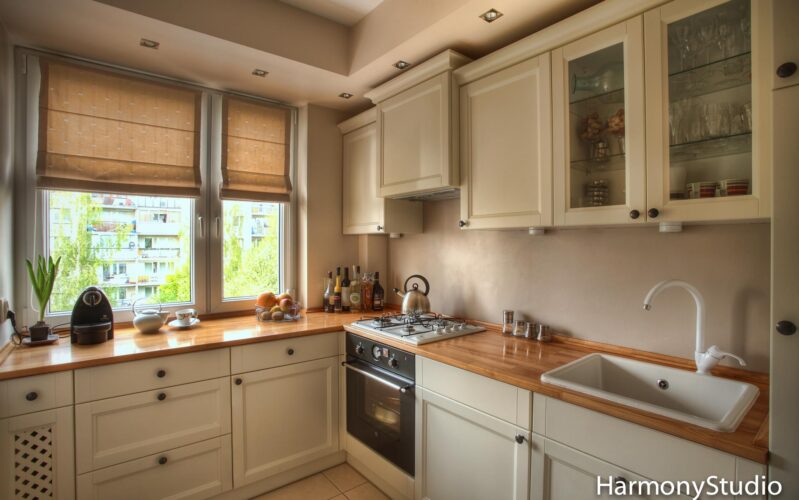 kuchnia klasyczna mała jasna
