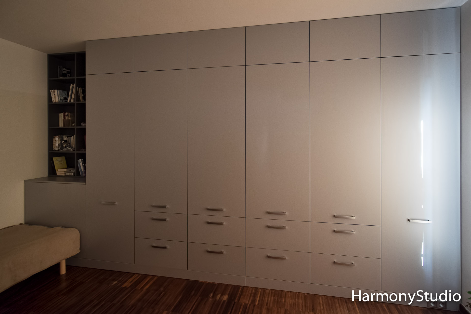 Szafa z biblioteczką na wymiar