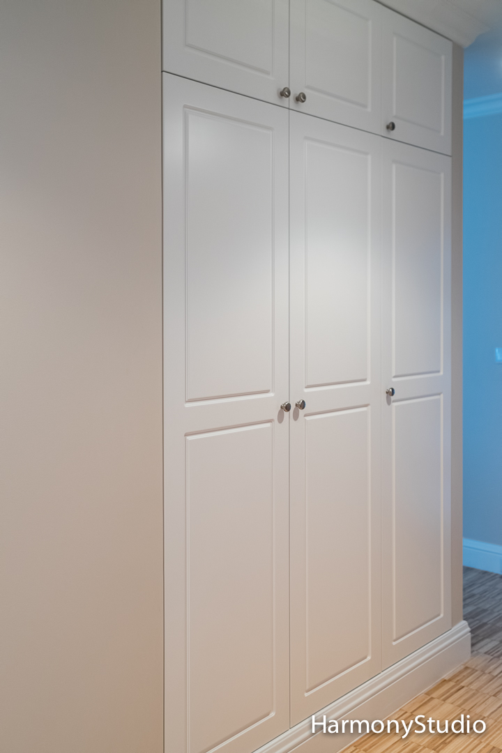 Szafa wnękowa w stylu klasycznym