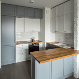 Kuchnia na zamówienie biało-szara