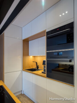 Kuchnia z czarnym AGD