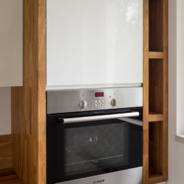 Półki otwarte w kuchni