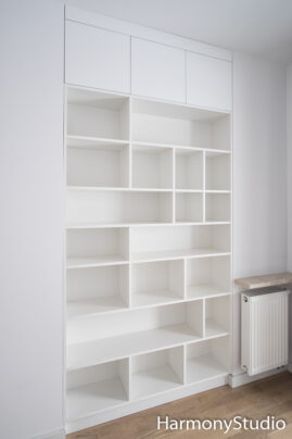 Regał na wymiar biały lakier