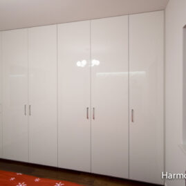 Szafa otwierana w sypialni