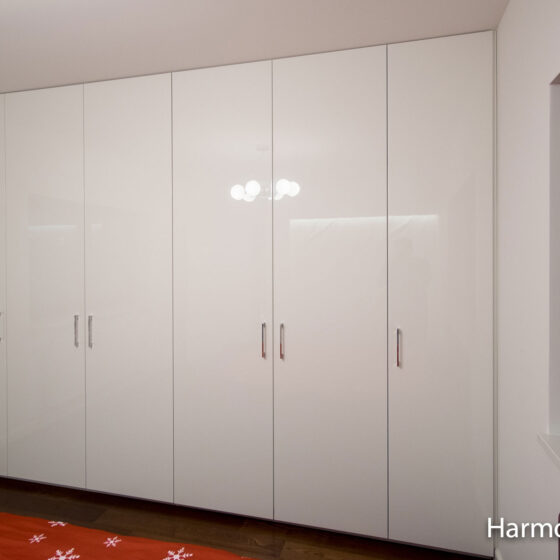 Szafa otwierana w sypialni