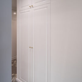 Szafa wnękowa na wymiar w przedpokoju