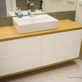 Szafka łazienkowa biała z umywalką nablatową