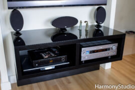 Czarna szafka RTV - - projekt i realizacja mebli do salonu na wymiar