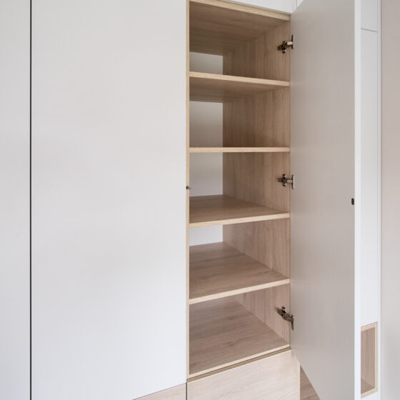 Wnętrze szafy w przedpokoju